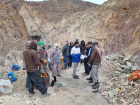 بازدید کارشناسان بهداشت حرفه‌ای و محیط از معدن باریت روستای شاه‌توت با هدف ارتقای ایمنی و بهداشت محیط کار