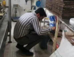 بازدید کارشناسان غذا و دارو از کارگاه تولیدی کیک و کلوچه آغسار زام