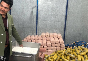 نظارت دقیق بر زنجیره تولید؛ بازدید بازرس واحد نظارت برفرآورده های خوراکی، آشامیدنی و آرایشی و بهداشتی معاونت غذا و داروی تربت‌جام از واحد تولیدی «ماکیان جام»