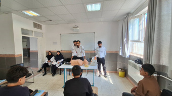 آموزش احیای قلبی ریوی به دانشآموزان دبیرستان پسرانه صالحان صالحآباد